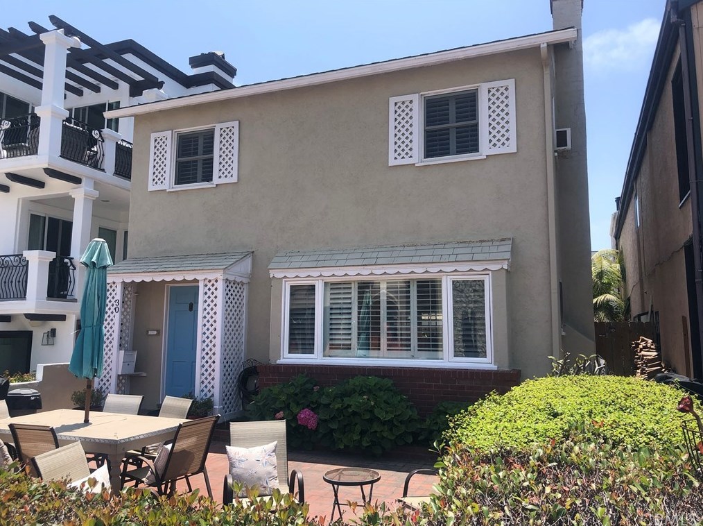 30 6th St, Hermosa Beach, CA 90254-4410