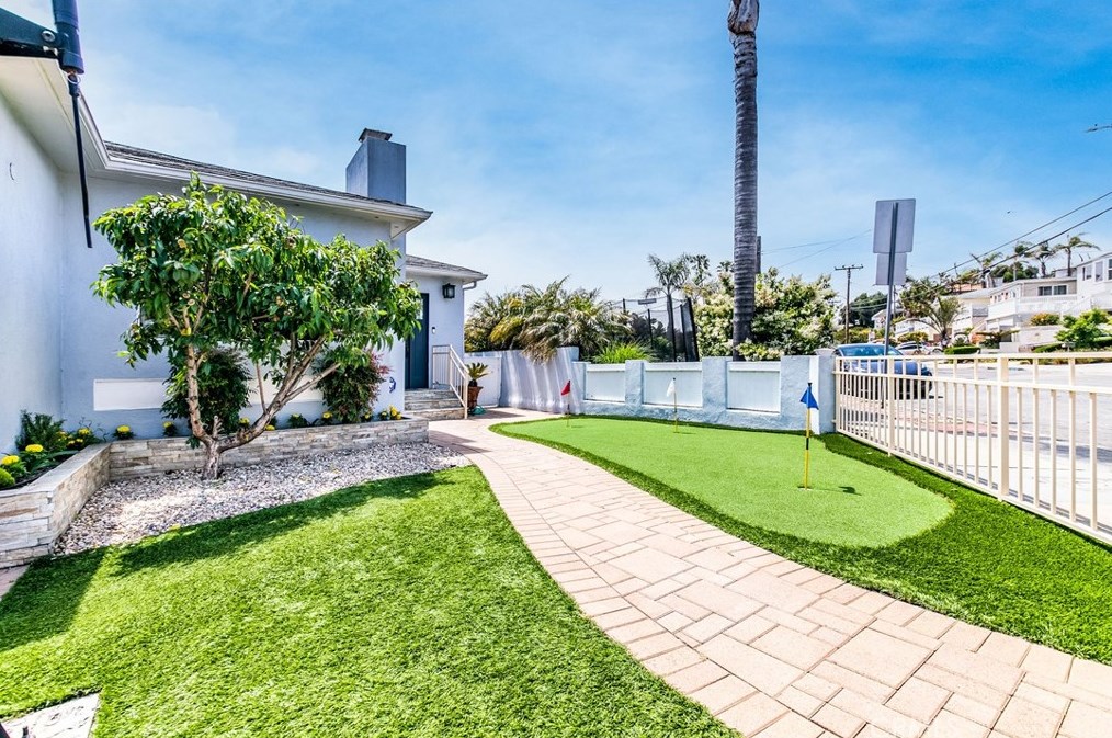 1515 Prospect Ave, Hermosa Beach, CA 90254-3334