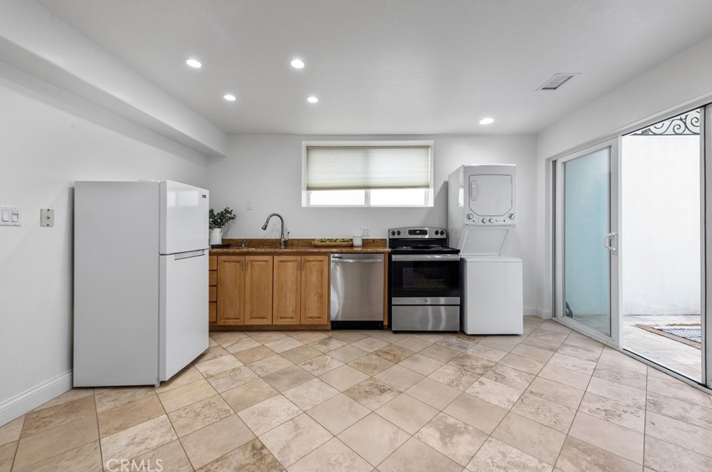 2130 Monterey Blvd, Hermosa Beach CA  90254-2630 exterior