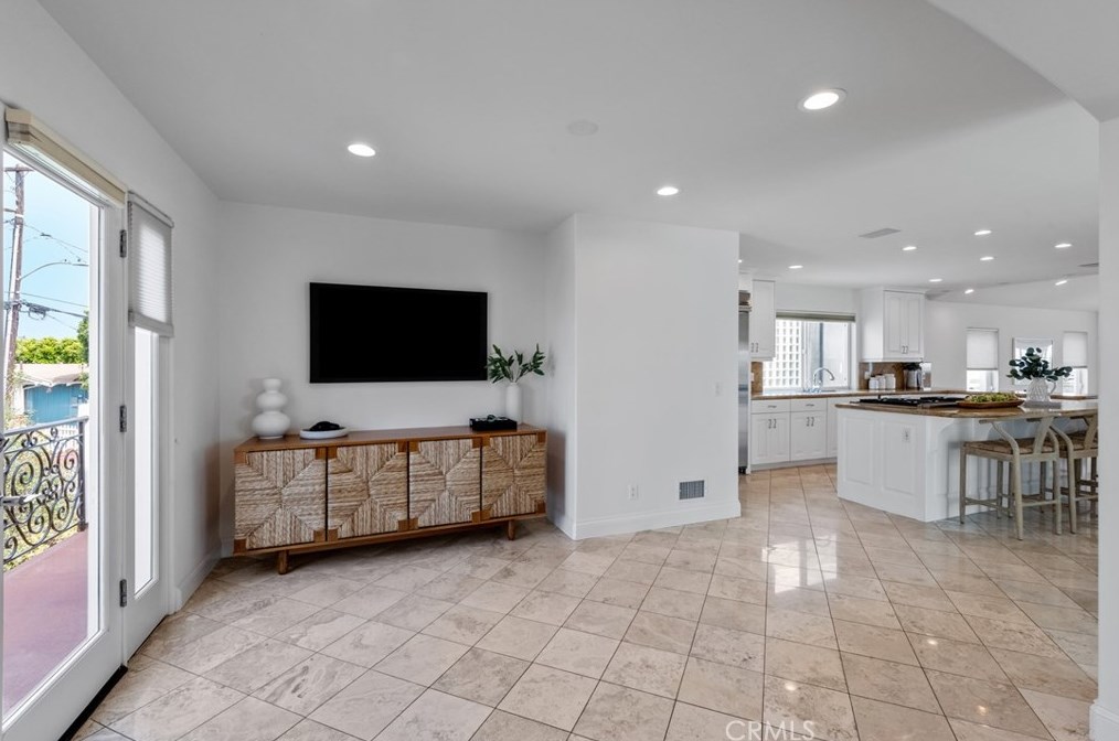 2130 Monterey Blvd, Hermosa Beach CA  90254-2630 exterior