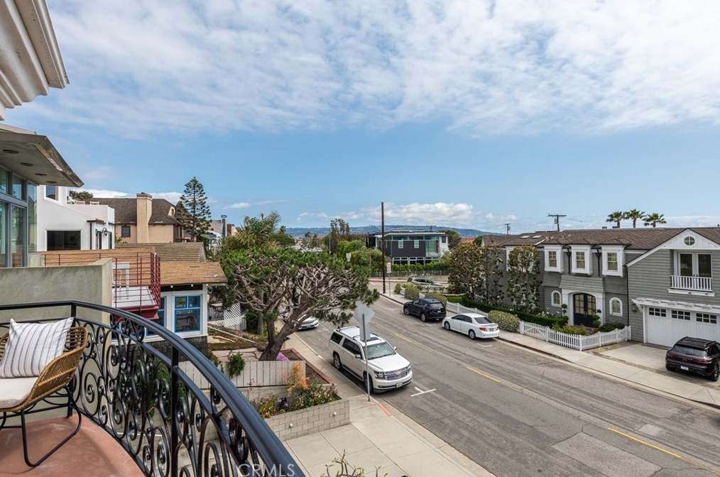 2130 Monterey Blvd, Hermosa Beach CA  90254-2630 exterior