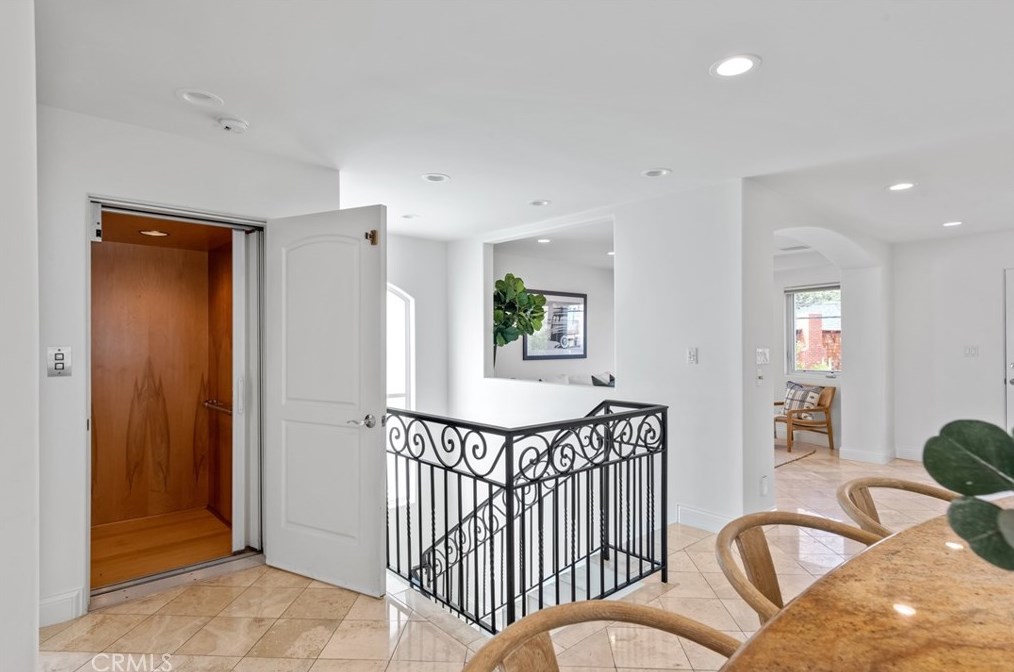 2130 Monterey Blvd, Hermosa Beach CA  90254-2630 exterior