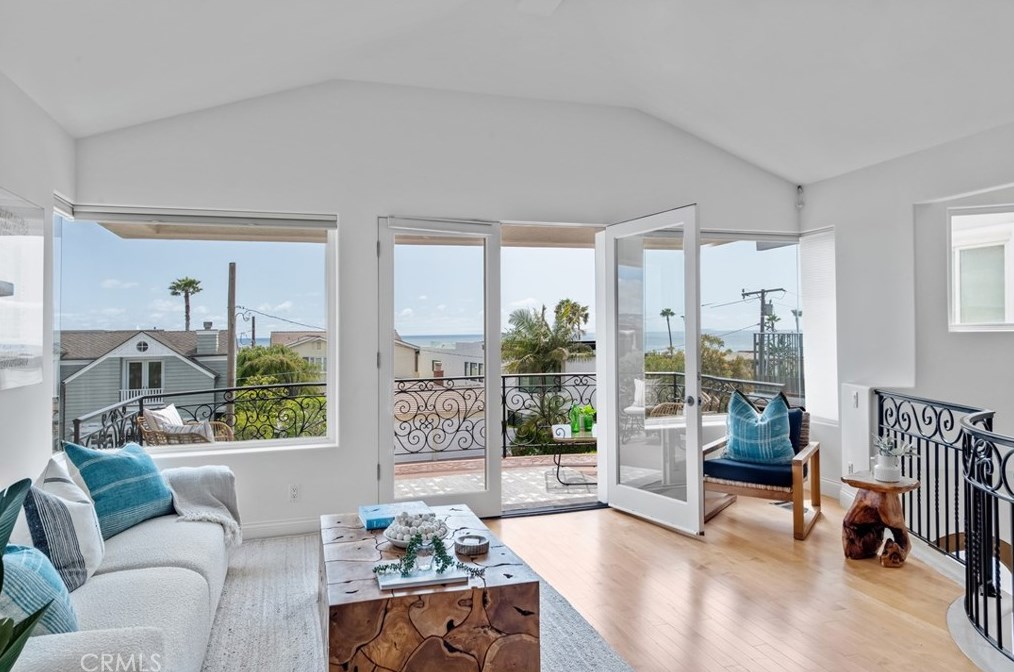 2130 Monterey Blvd, Hermosa Beach CA  90254-2630 exterior