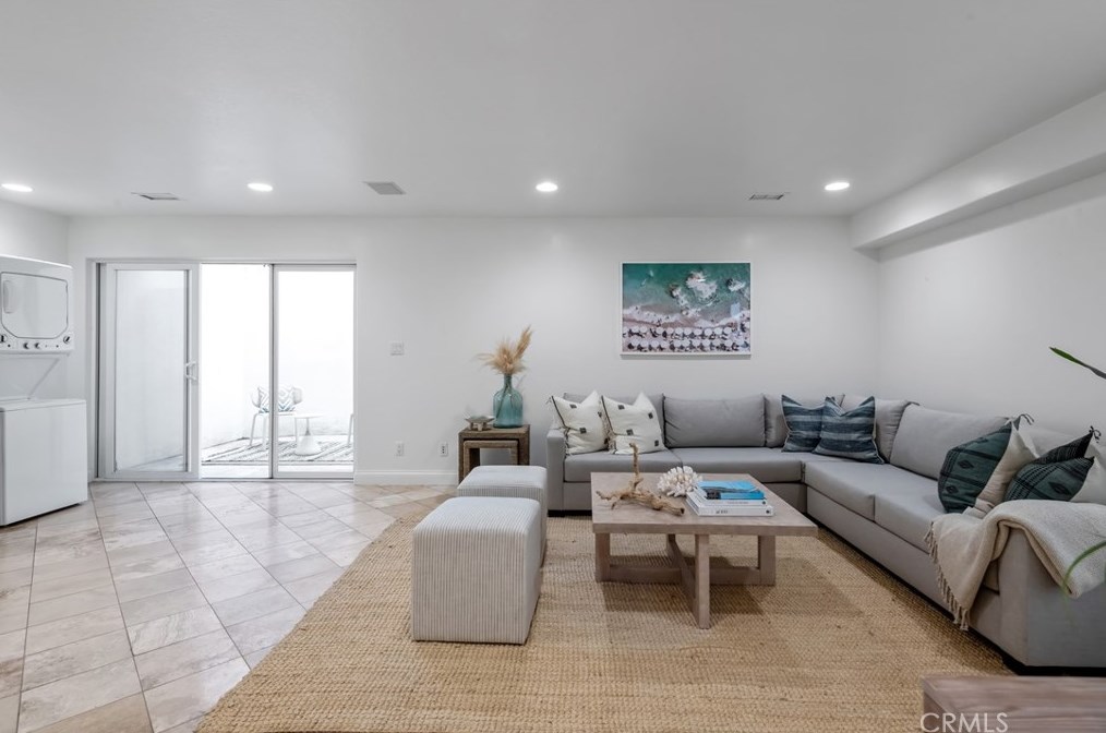 2130 Monterey Blvd, Hermosa Beach CA  90254-2630 exterior