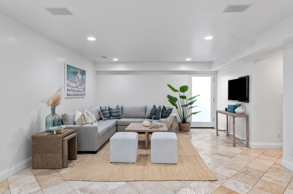 2130 Monterey Blvd, Hermosa Beach CA  90254-2630 exterior