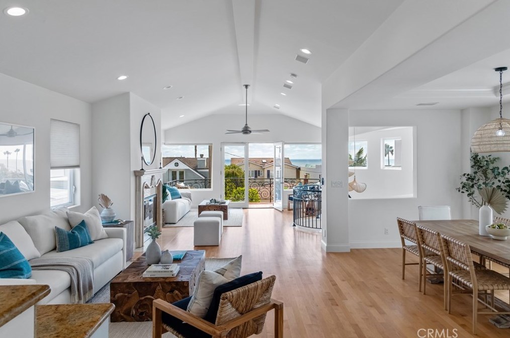 2130 Monterey Blvd, Hermosa Beach CA  90254-2630 exterior