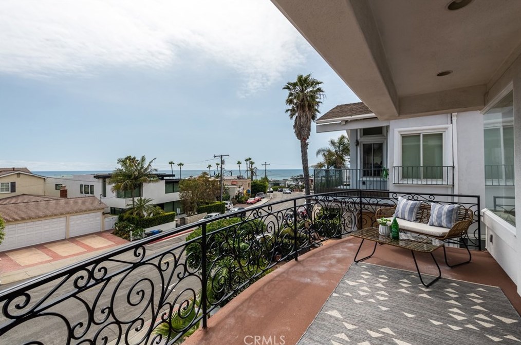 2130 Monterey Blvd, Hermosa Beach CA  90254-2630 exterior