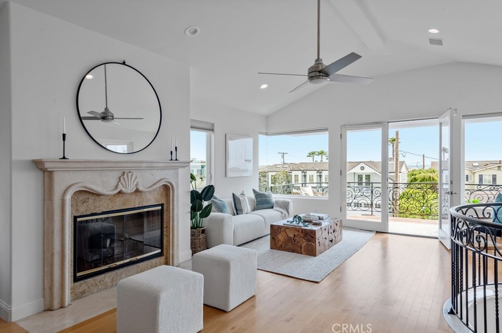 2130 Monterey Blvd, Hermosa Beach CA  90254-2630 exterior