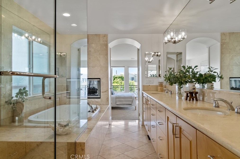 2130 Monterey Blvd, Hermosa Beach CA  90254-2630 exterior