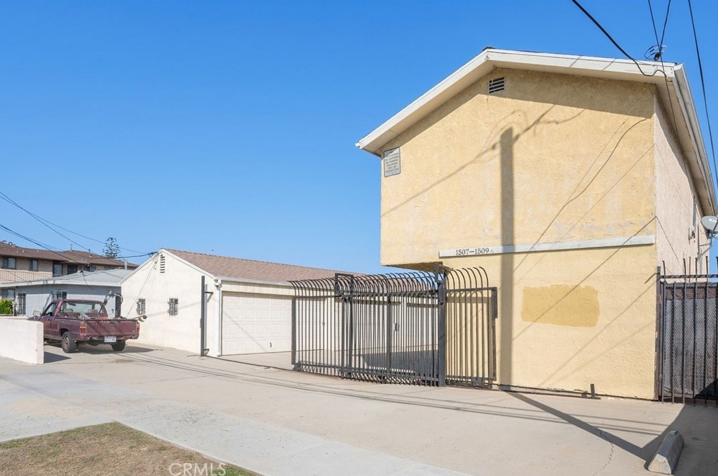 1507 108th St, Los Angeles, CA 90047-4906