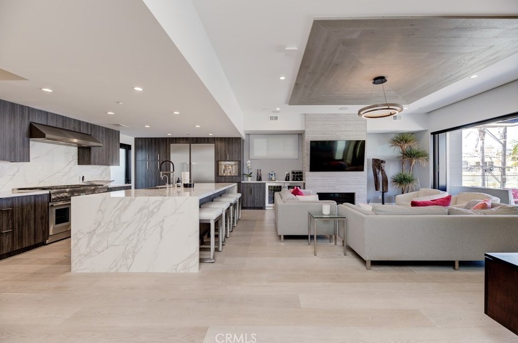 1610 Loma Dr, Hermosa Beach, CA 90254-2937