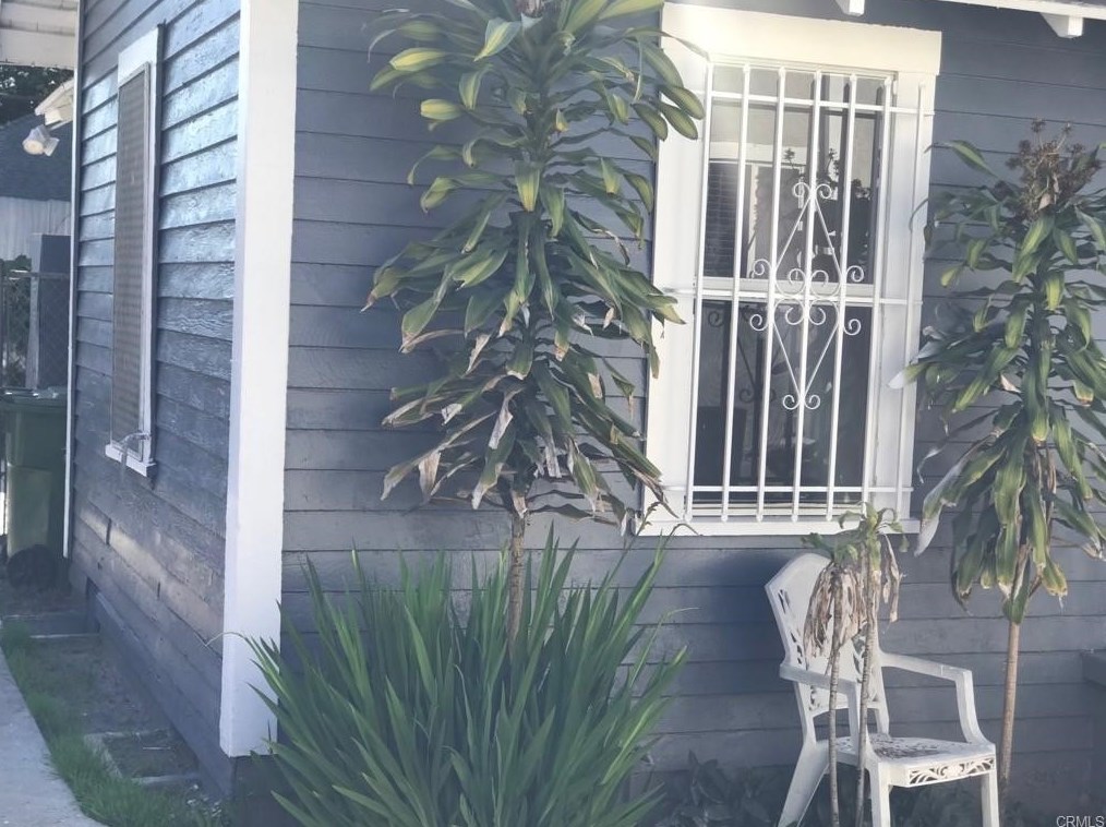 724 57th St, Los Angeles CA  90037-4026 exterior