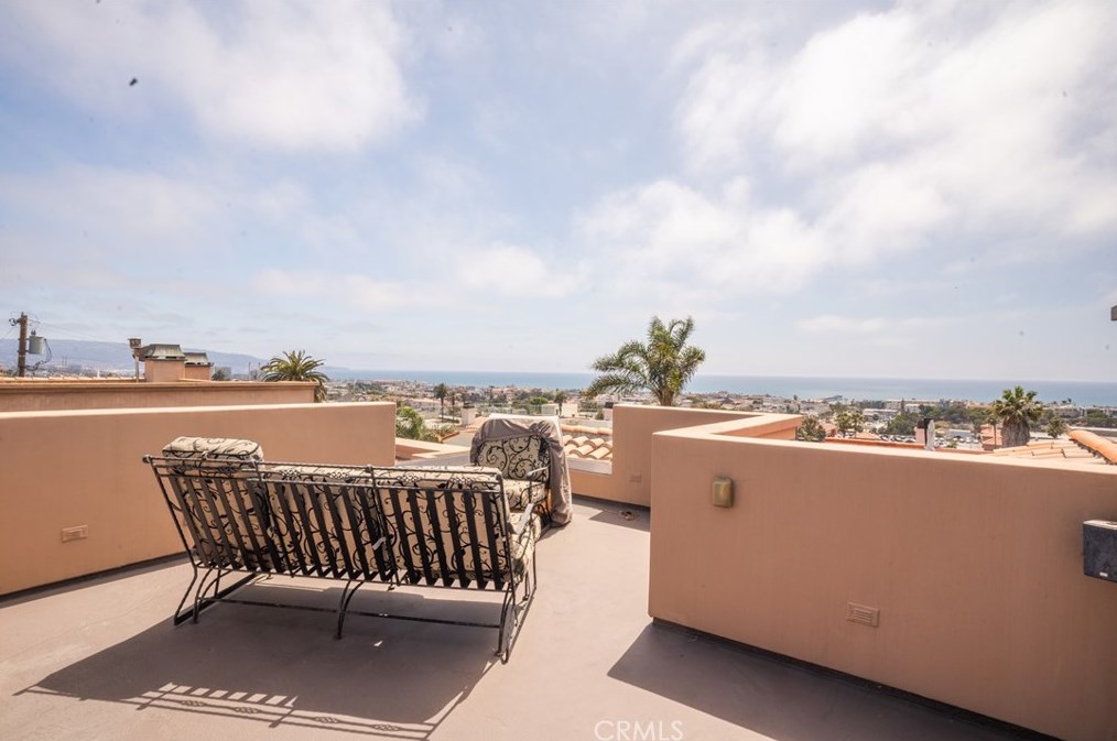 929 15th St, Hermosa Beach, CA 90254-3205