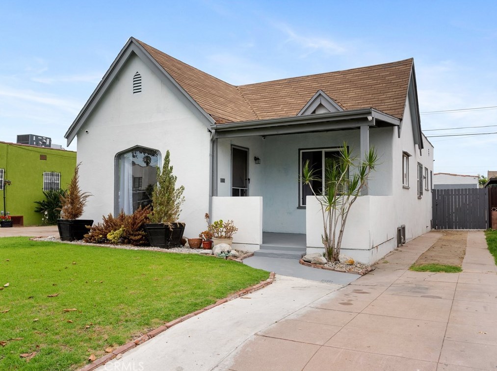 2009 68th St, Los Angeles, CA 90047-1727