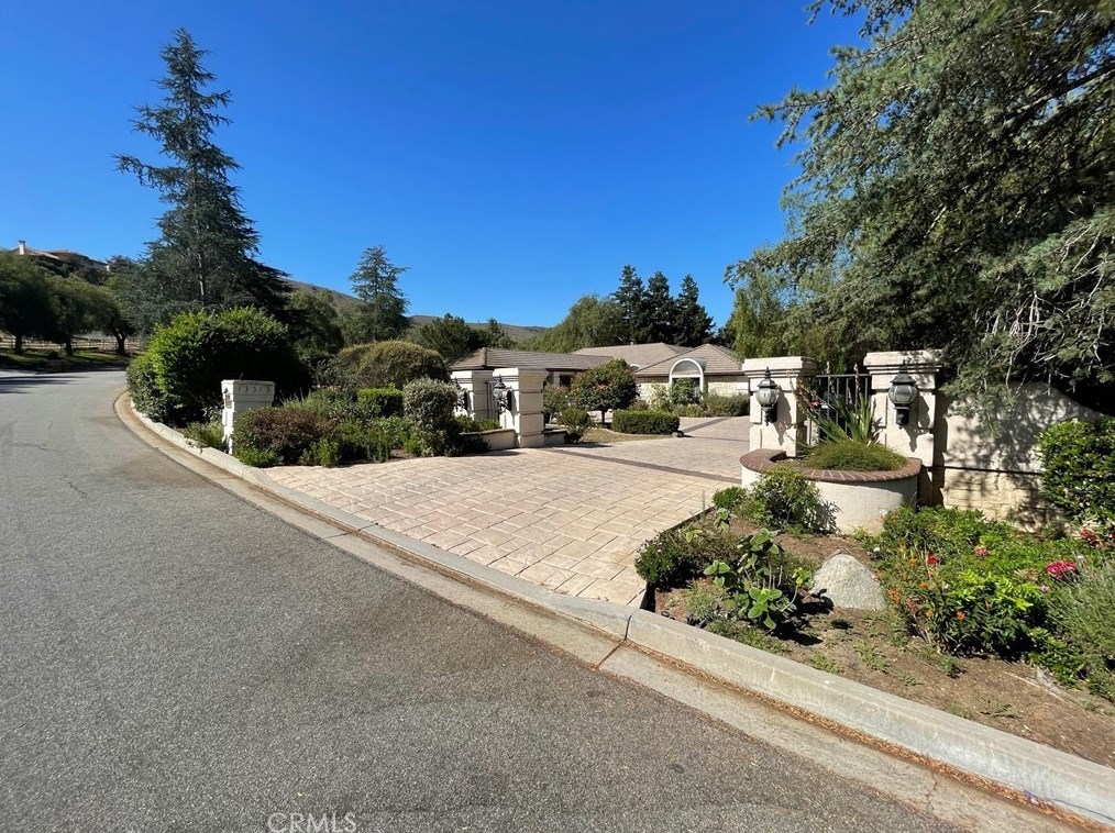13515 Andalusia Dr, Camarillo, CA 93012-8258