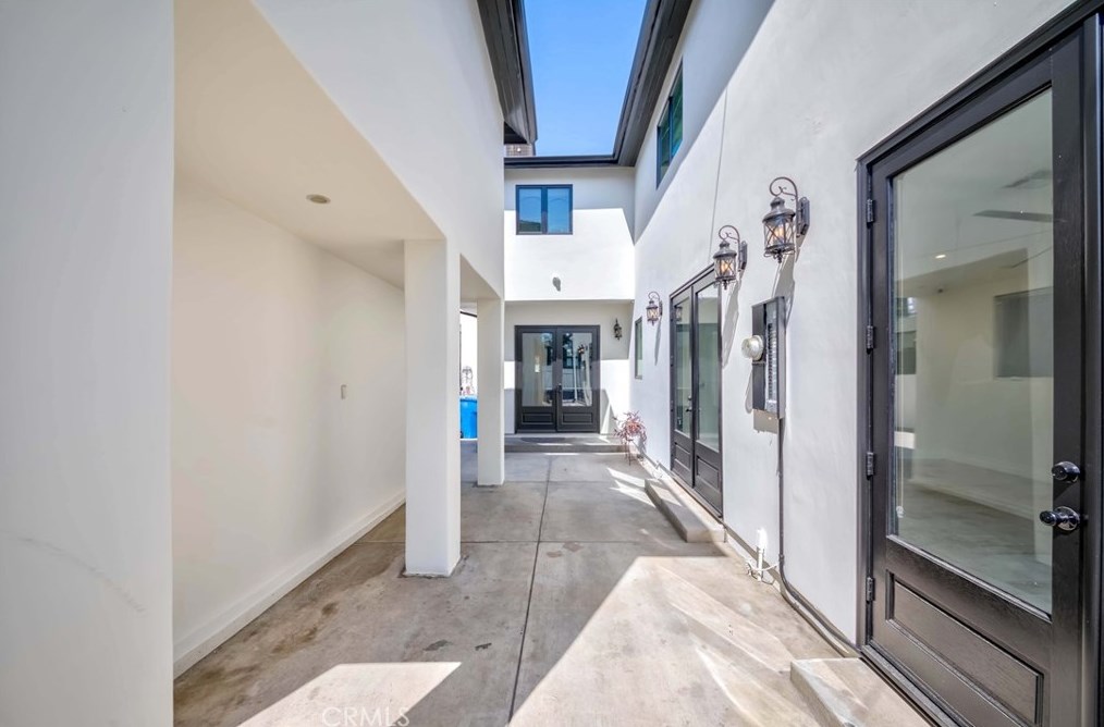 3834 Dublin Ave, Los Angeles CA  90008-1920 exterior