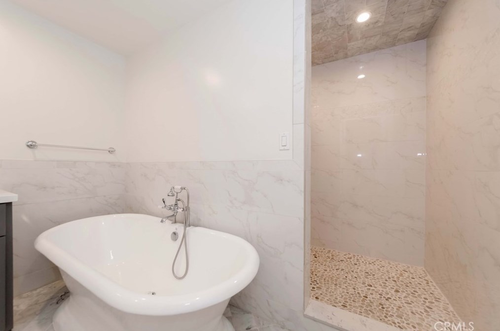 3834 Dublin Ave, Los Angeles CA  90008-1920 exterior