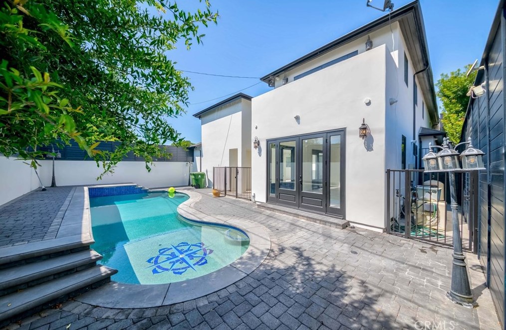 3834 Dublin Ave, Los Angeles CA  90008-1920 exterior