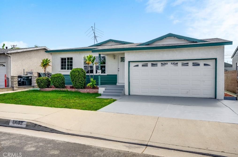 13602 S Raymond Ave, Gardena, CA 90247