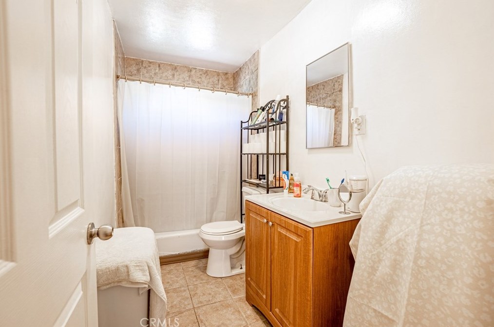 1727 60 St, Los Angeles CA  90001-1417 exterior