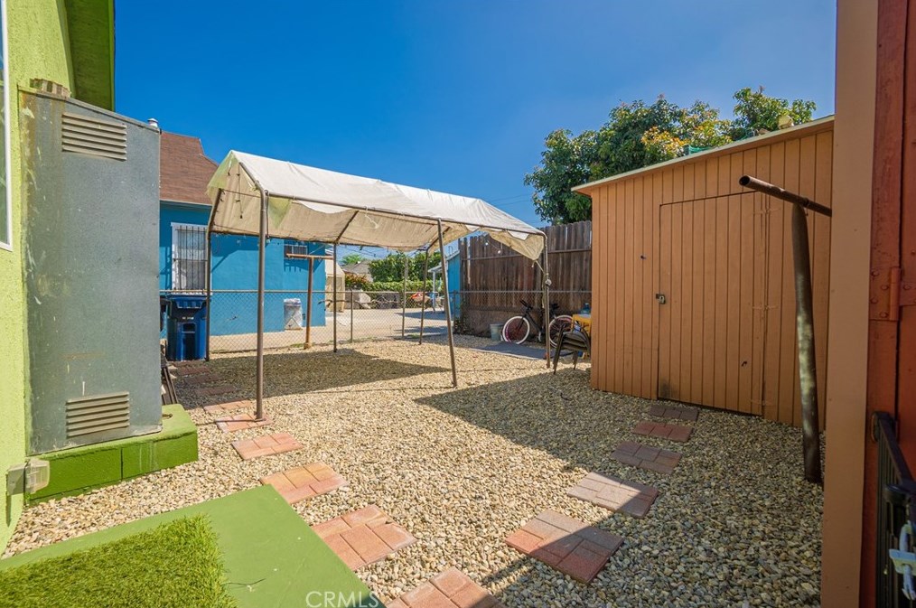 1727 60 St, Los Angeles CA  90001-1417 exterior