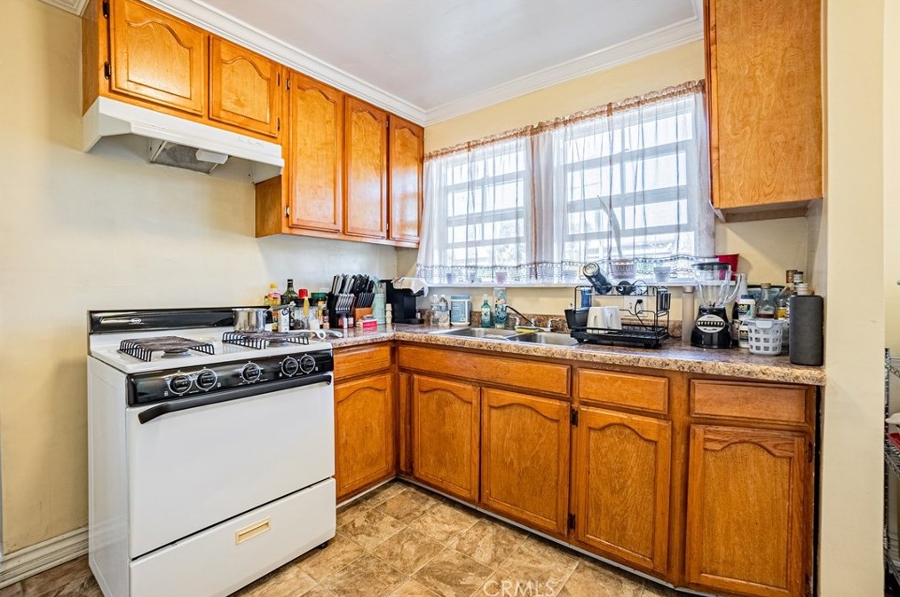 1727 60 St, Los Angeles CA  90001-1417 exterior