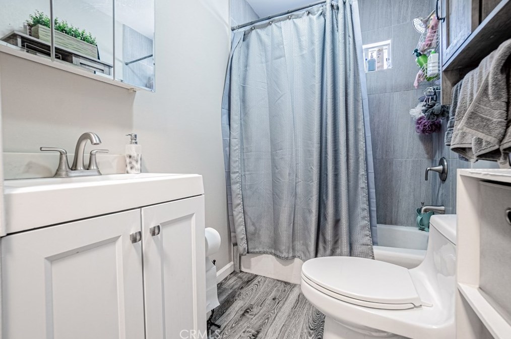 1727 60 St, Los Angeles CA  90001-1417 exterior