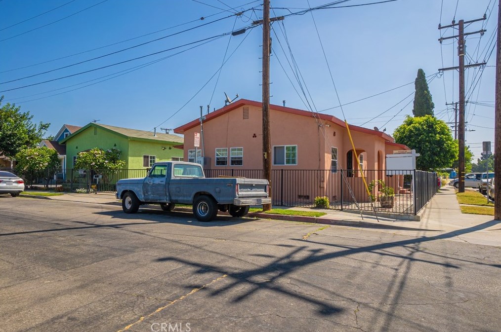 1727 60 St, Los Angeles CA  90001-1417 exterior