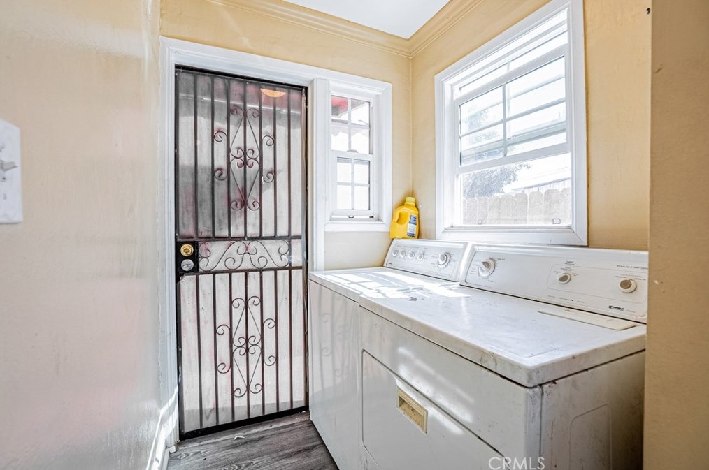 1727 60 St, Los Angeles CA  90001-1417 exterior