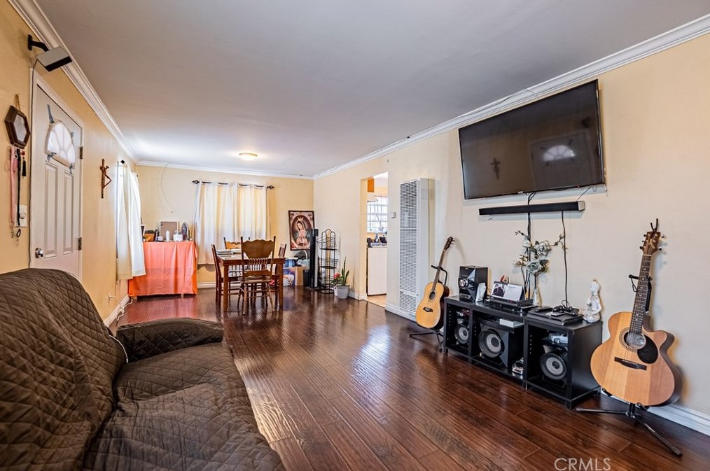 1727 60 St, Los Angeles CA  90001-1417 exterior