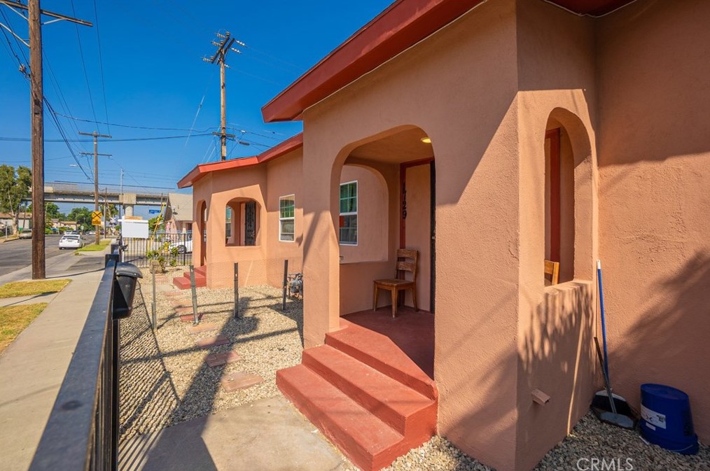 1727 60th St, Los Angeles CA  90001-1417 exterior