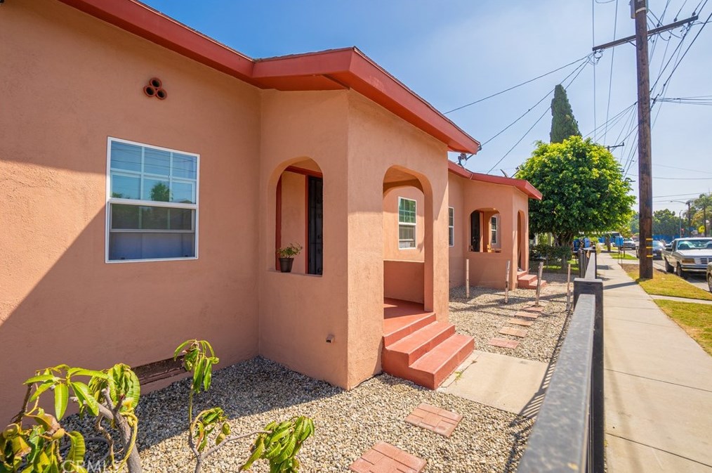 1727 60 St, Los Angeles CA  90001-1417 exterior