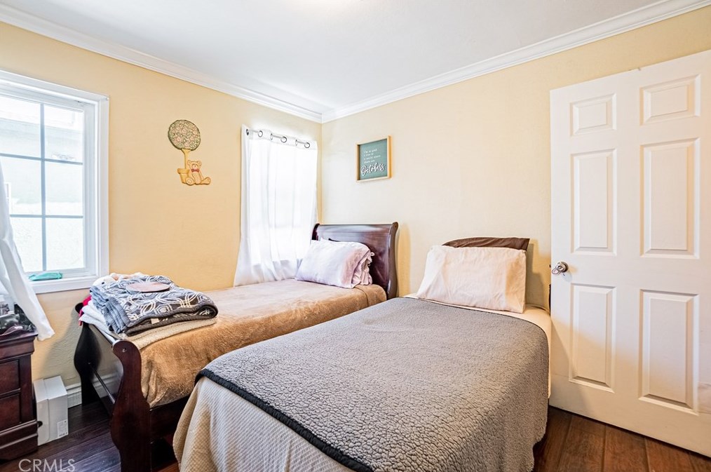 1727 60 St, Los Angeles CA  90001-1417 exterior