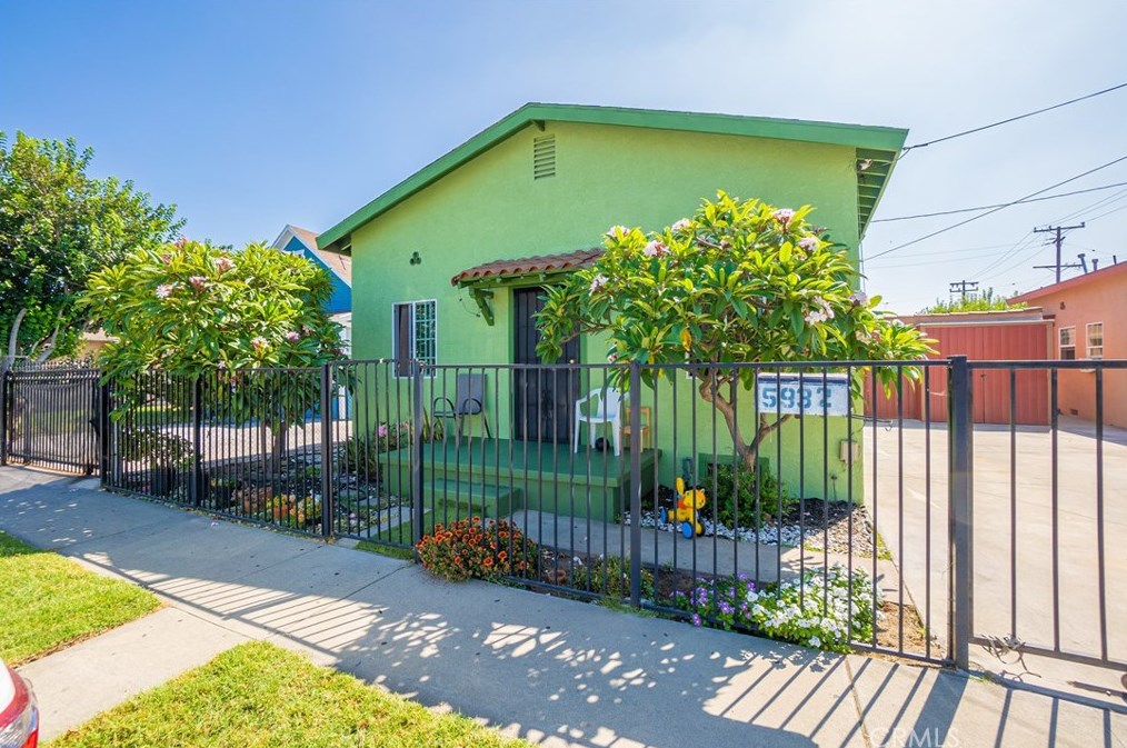 1727 60 St, Los Angeles CA  90001-1417 exterior