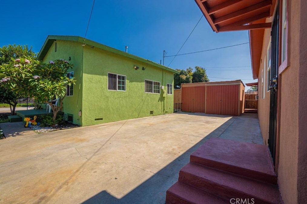 1727 60 St, Los Angeles CA  90001-1417 exterior