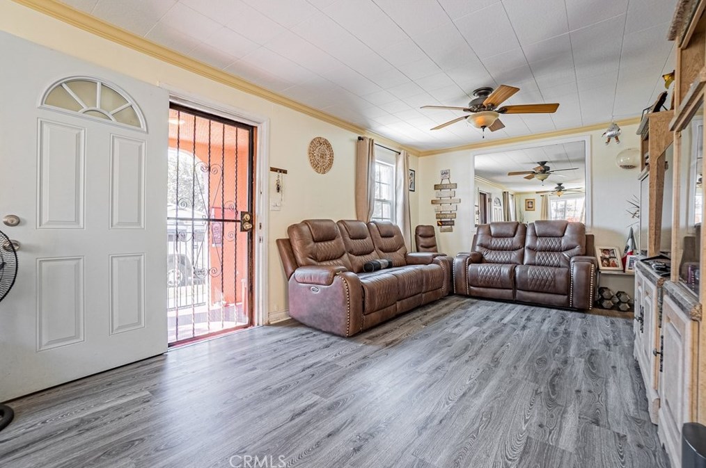 1727 60 St, Los Angeles CA  90001-1417 exterior