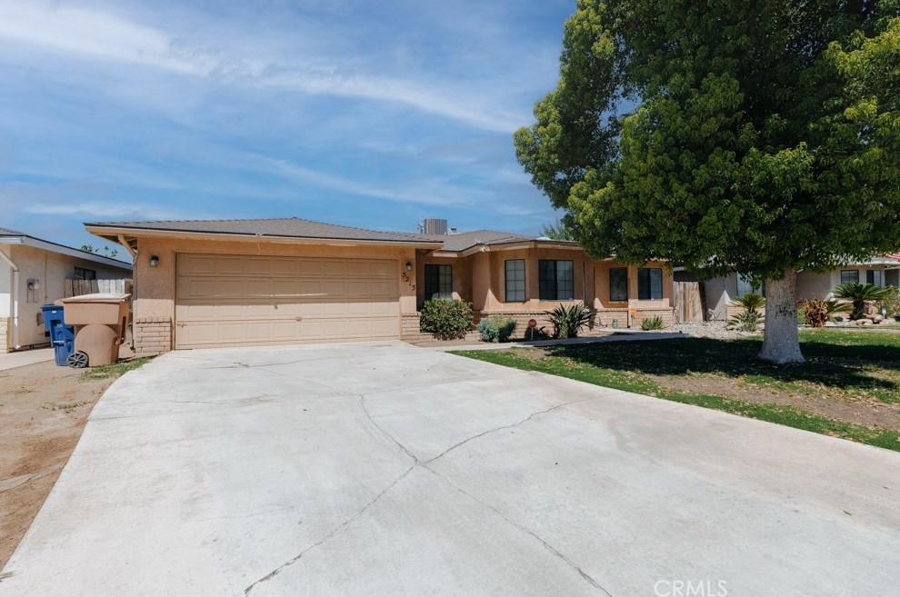 5213 Marina Dr, Bakersfield, CA 93313-2927