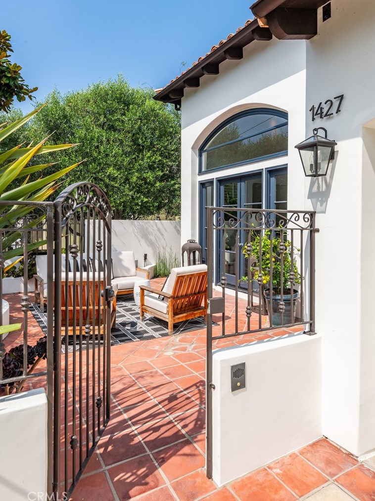 1427 Eighth St, Manhattan Beach, CA 90266