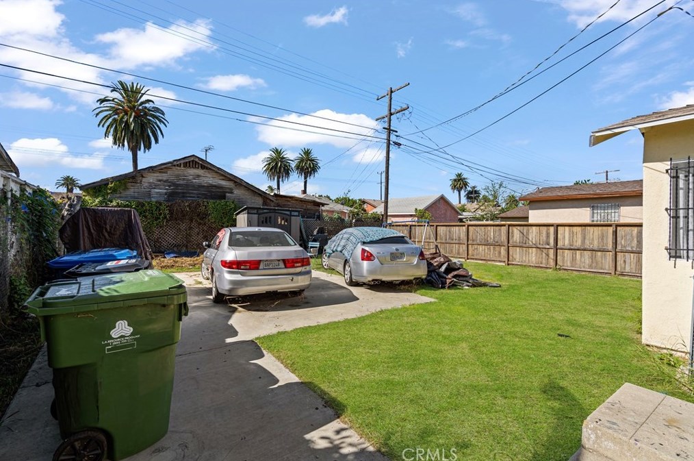 1112 77th St, Los Angeles CA  90001-2902 exterior