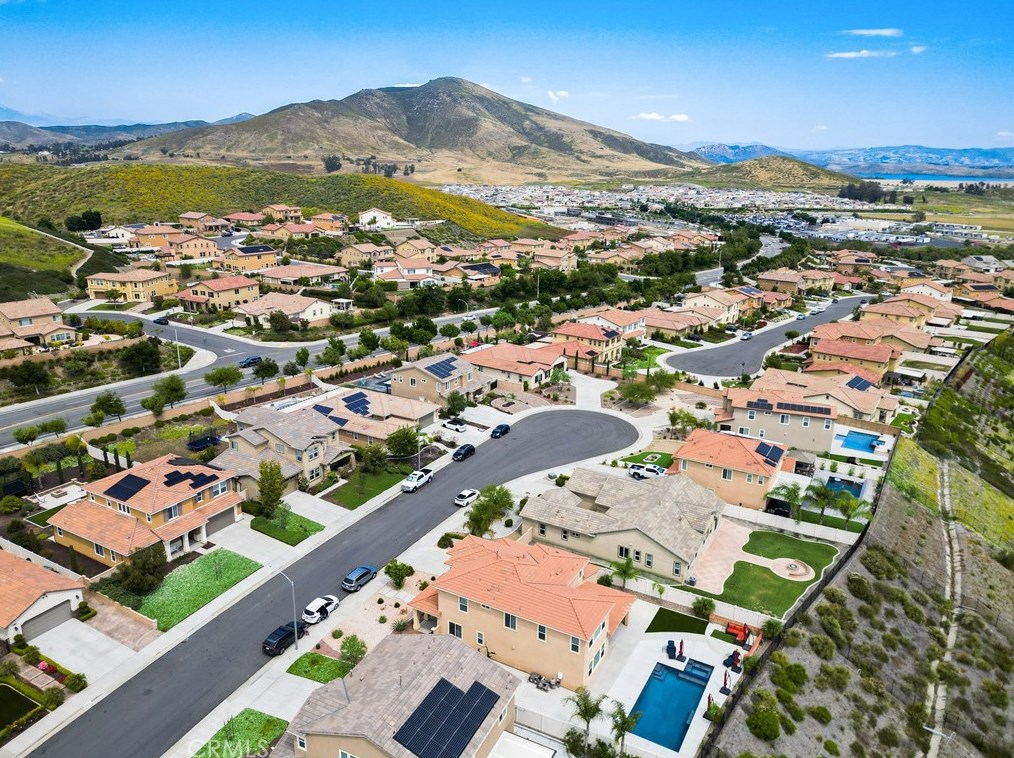 35571 Laurel Tree Ct, Winchester CA  92596-8103 exterior