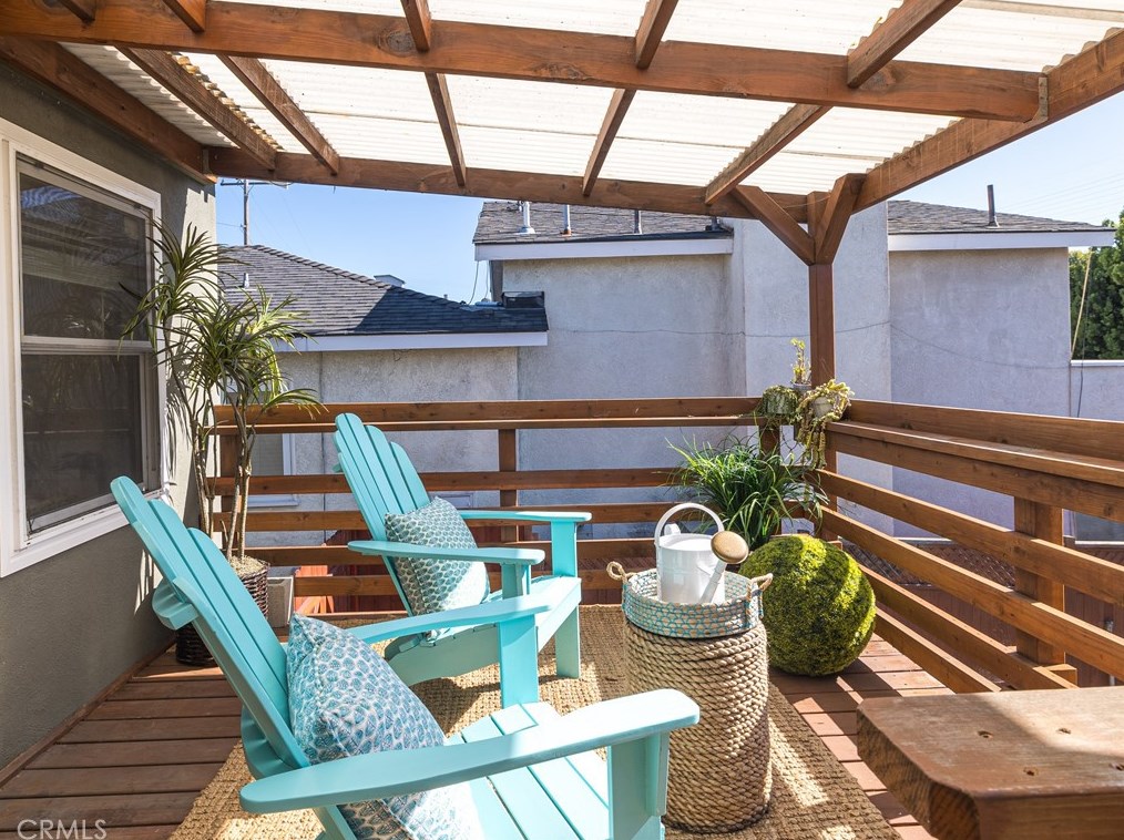 715 Hillcrest St, El Segundo CA  90245-2002 exterior