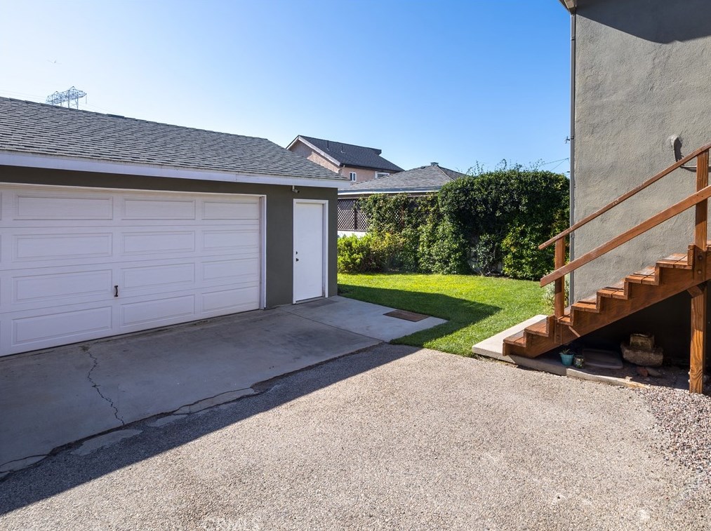 715 Hillcrest St, El Segundo CA  90245-2002 exterior