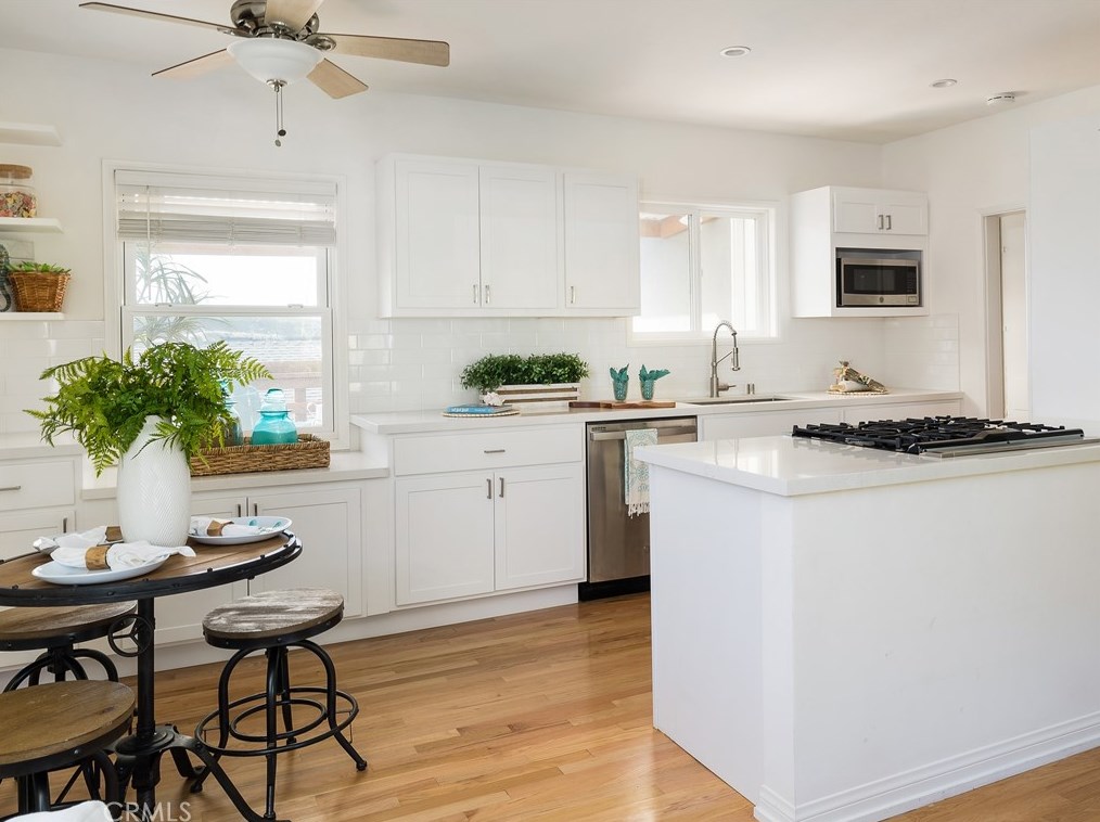 715 Hillcrest St, El Segundo CA  90245-2002 exterior