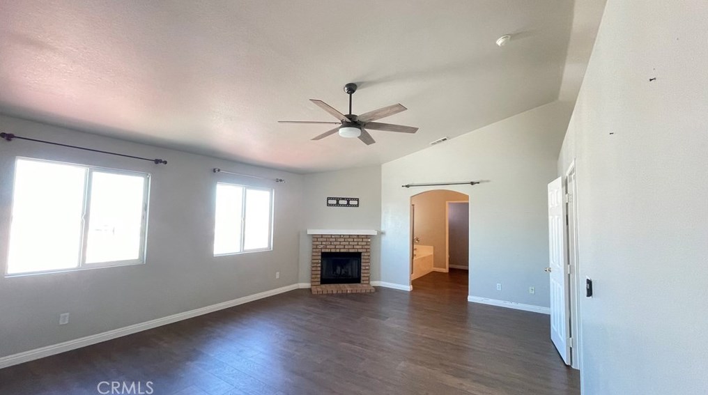 8911 Newcastle Ave, Hesperia CA  92344-8286 exterior