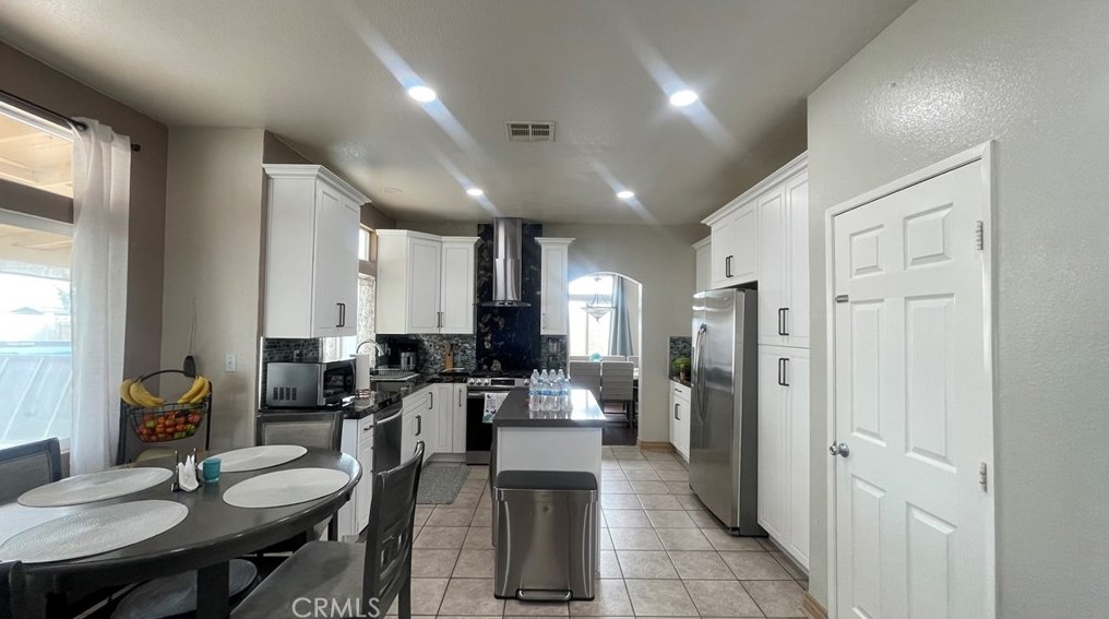 8911 Newcastle Ave, Hesperia CA  92344-8286 exterior