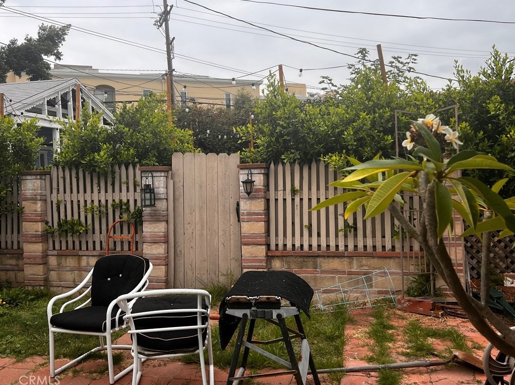 6638 Lindenhurst Ave, Los Angeles CA 90048-4732 exterior