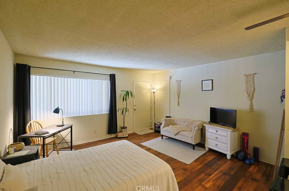 275 Lucas Ave, Los Angeles CA  90026-6151 exterior