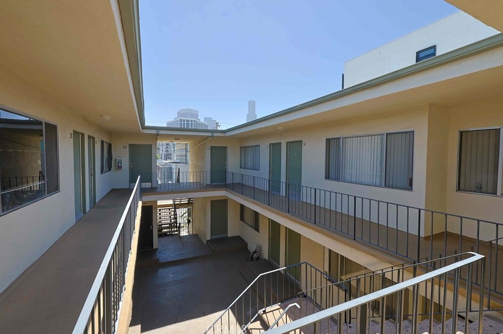 275 Lucas Ave, Los Angeles CA  90026-6151 exterior