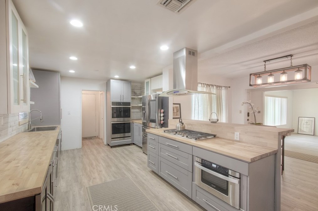 1606 81st St, Los Angeles, CA 90001-3816