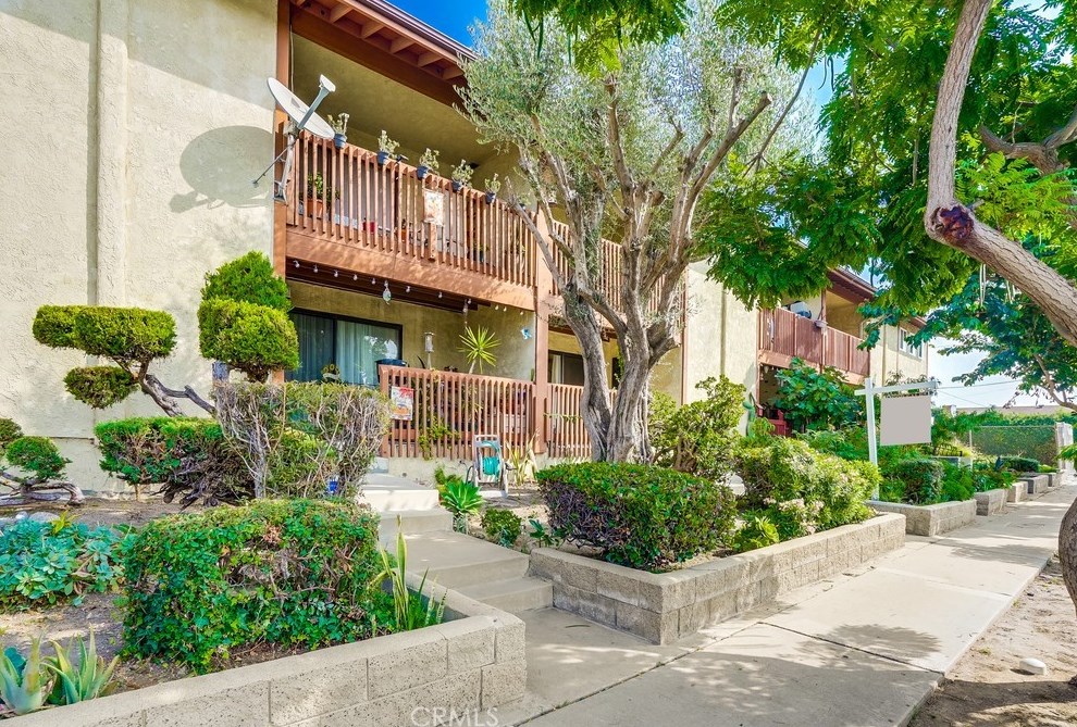 4169 Manhattan Beach Blvd, Lawndale, CA 90260